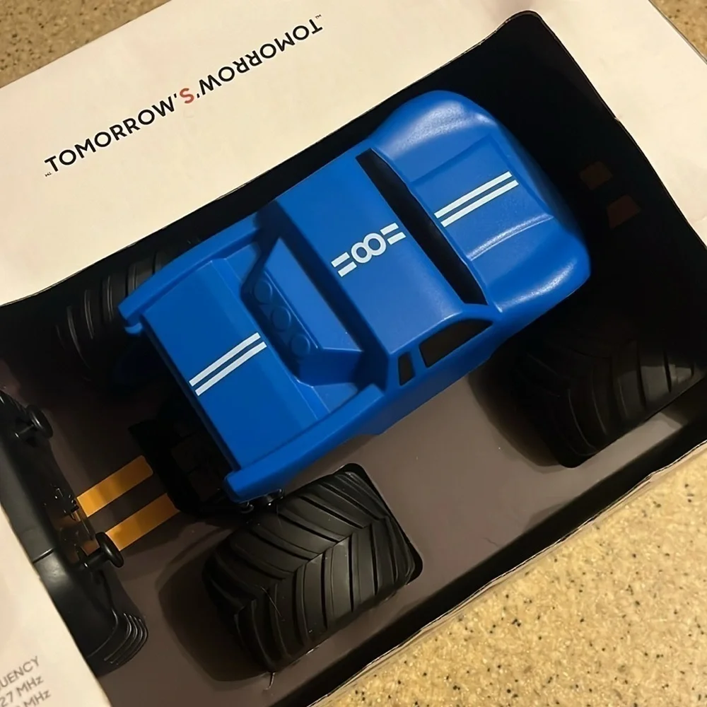 Brand New Sharper Image Remote Control Mini Monster Truck Rockslide Blue Toy